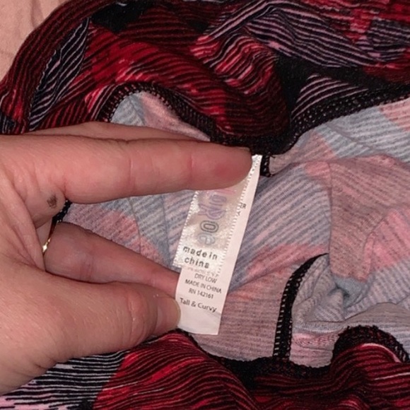 Tc LuLaRoe valentines leggings - Picture 2 of 2